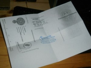 La constancia del carácter ficticio reemplaza el pasaporte / Die Fiktivbescheinigung ersetzt den Reisepaß