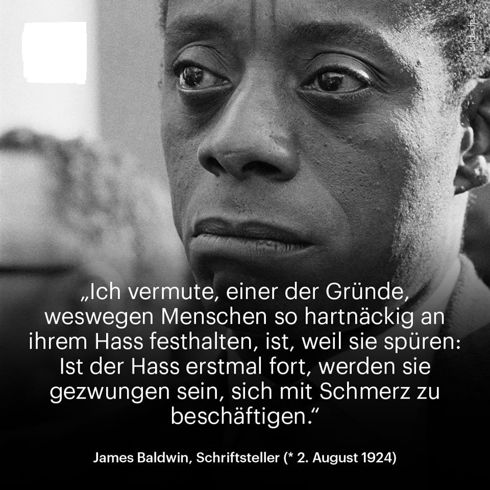 Ich vermute, die Leute hassen, um den Schmerz nicht zu empfinden - Supongo que la gente odia para no sentir el dolor