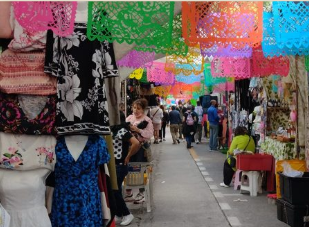 informeller Markt in Mexiko-City. Mercado informal en Ciudad de México