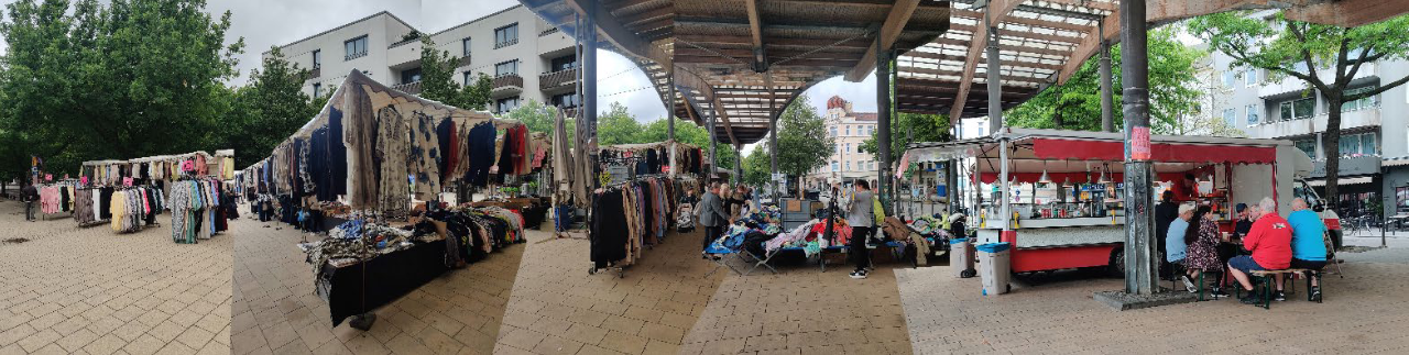 Photo von einem Wochenmarktin Hamburg. Foto de un "mercado semanal" en Hamburgo.
