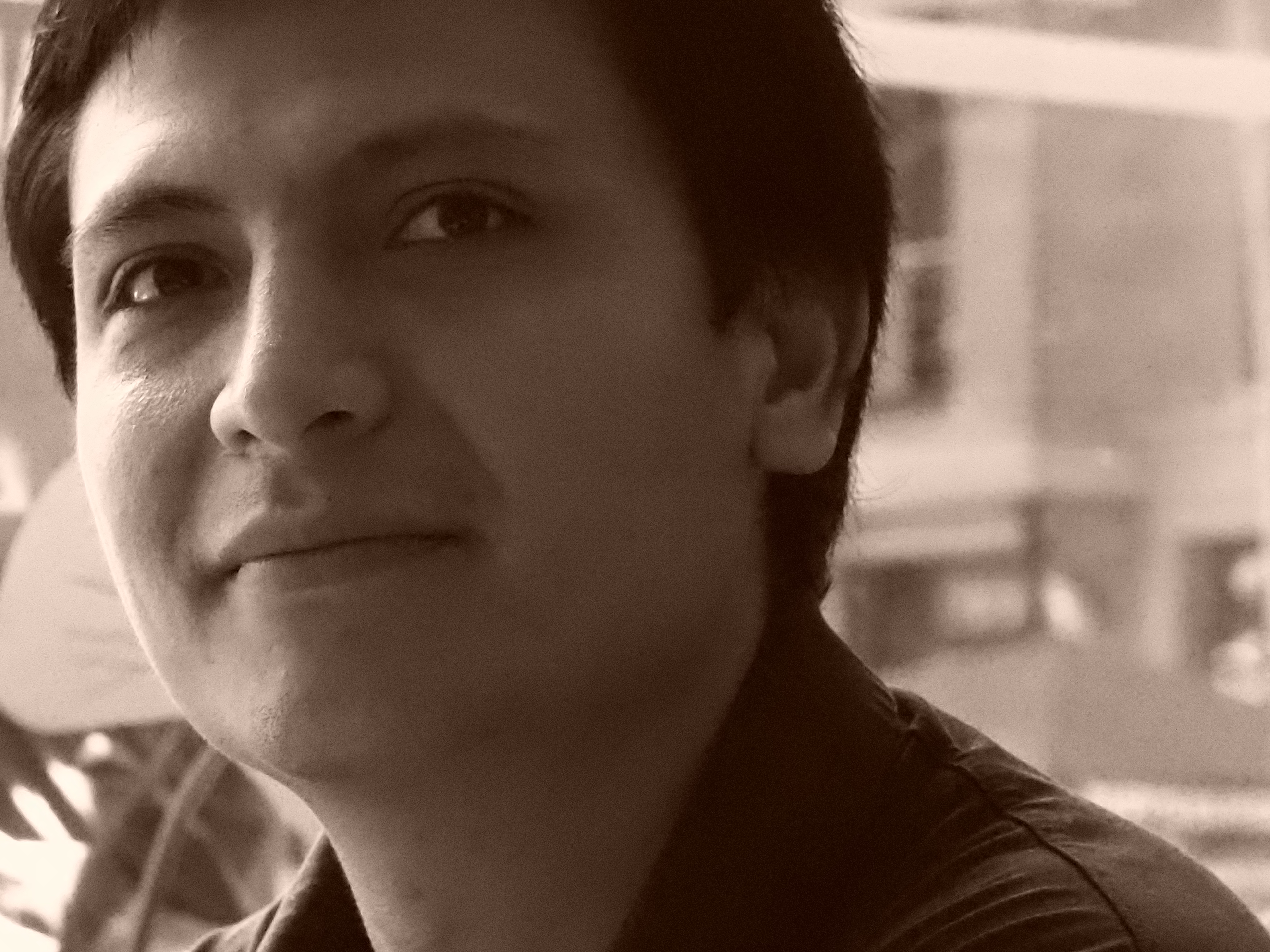 Daniel Molina, guitarrista boliviano, cofundador de VeMGA | Daniel Molina, bolivianischer Gitarrist, Mitbegründer von VeMGA.